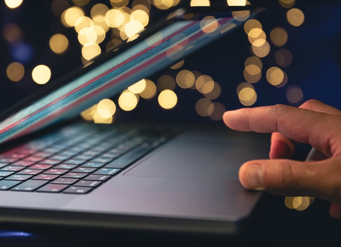 facebook ads laptop